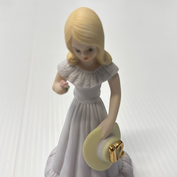Enesco Growing Up Girls Blonde Age 12 Birthday Girl Figurine - Picture 4 of 4